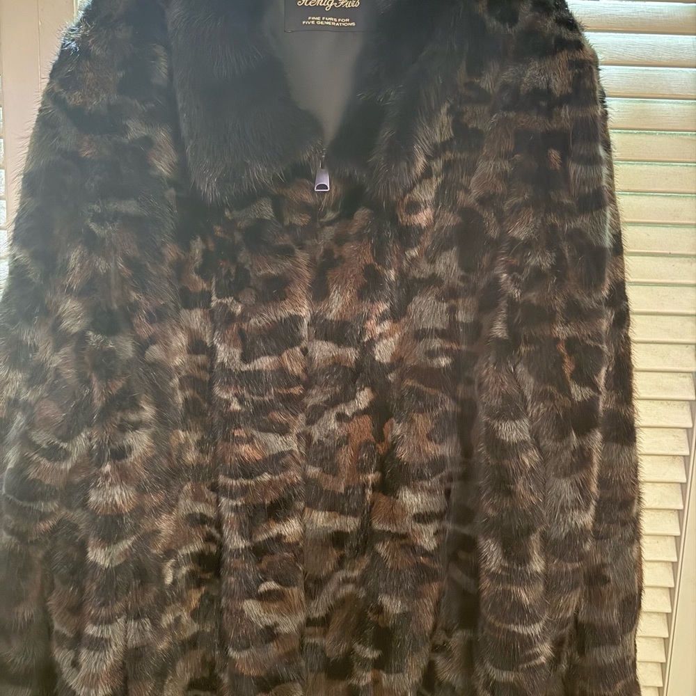 Authentic Camou Print Mink Jacket. Like New Condition. Size 2x. Can have resized - Picture 5 of 8